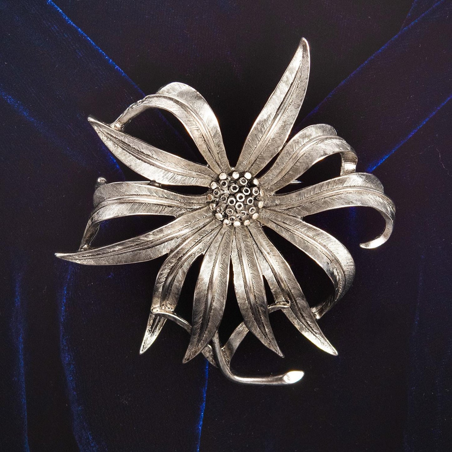 Oscar de la Renta Vintage Large Flower Brooch Silver Designer Flower Pin Womens Antique Lapel Pins