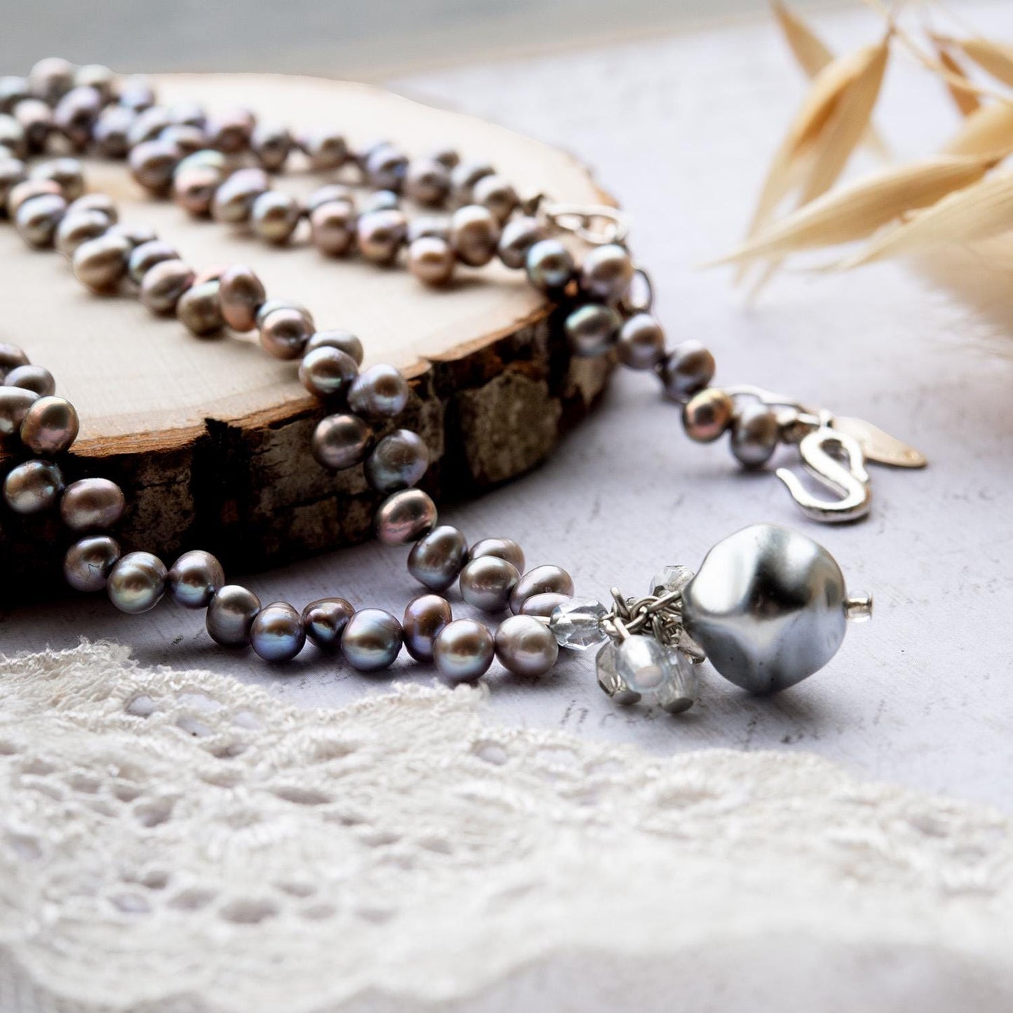 Vintage Oscar De La Renta Beautiful Freshwater Pearls and Crystal Pendant Necklace Jewelry for Women Bridal Necklace Designer Gray Pearls