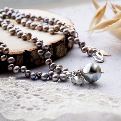 Vintage Oscar De La Renta Beautiful Freshwater Pearls and Crystal Pendant Necklace Jewelry for Women Bridal Necklace Designer Gray Pearls