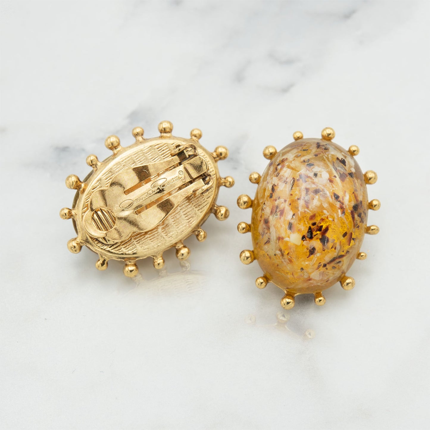 Vintage Women's Earrings Oscar de la Renta Gold Clip Earrings Oval Design 1" OSE-13491