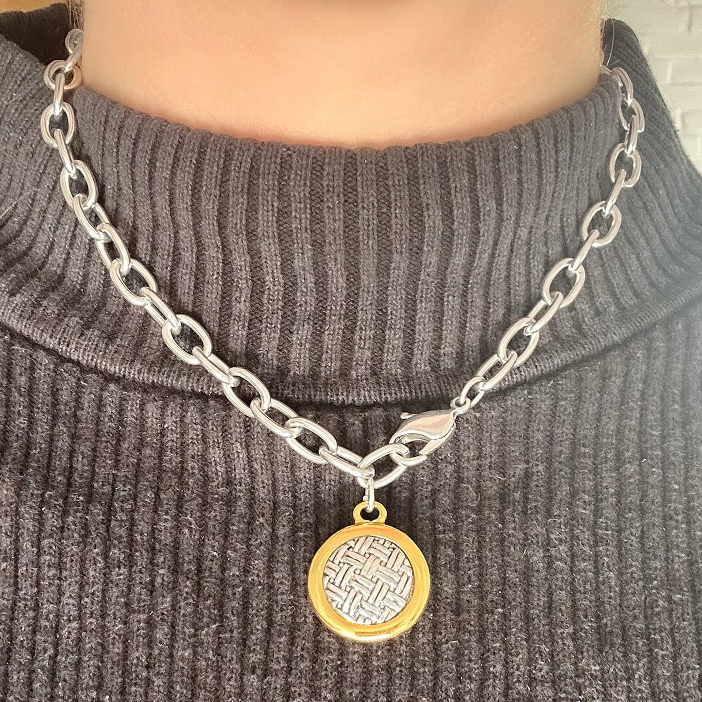 Vintage Oscar De La Renta Gold and Silver 16" Inch Pendant Reversable Necklace Basket Weave Designer Oscar Logo for Women Girls Necklaces