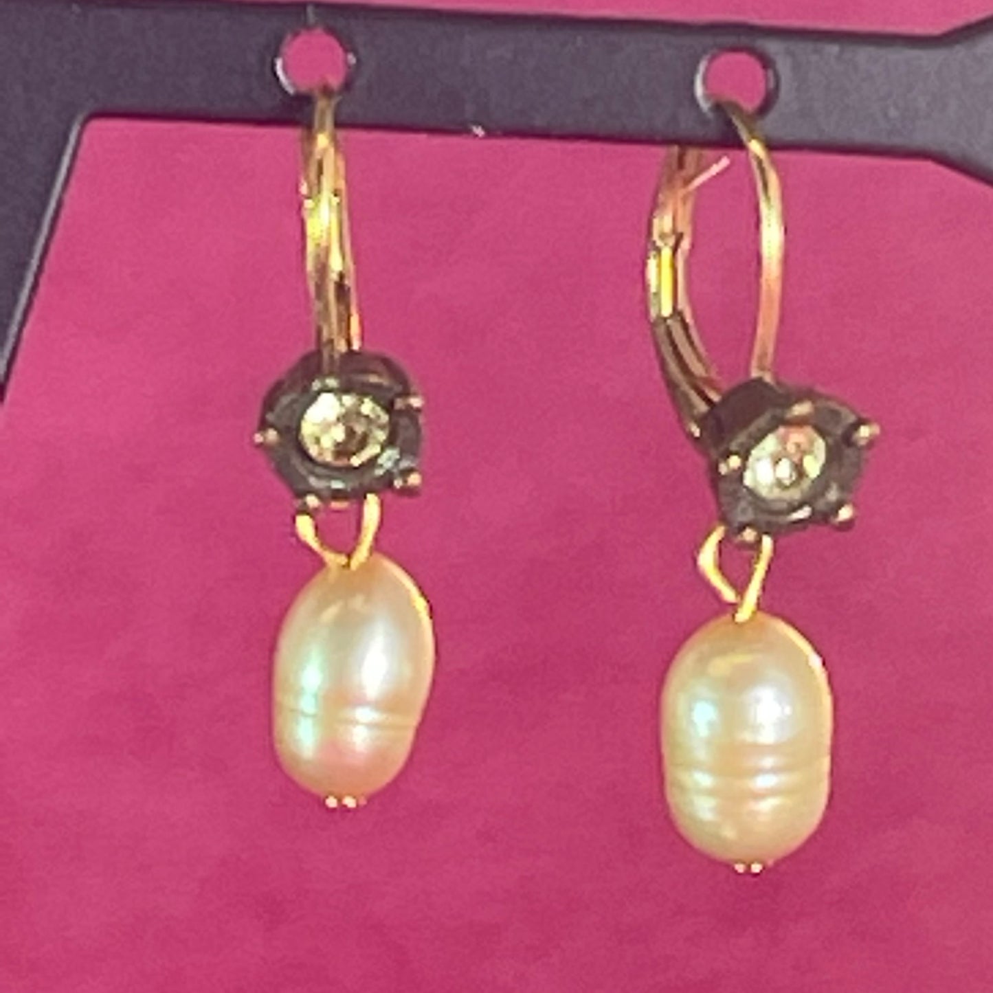 Vintage Earrings Oscar De La Renta 14 kt Gold, Genuine Fresh Water Pearl Light Peridot Crystal Dangle Wire OSE-24065-PY