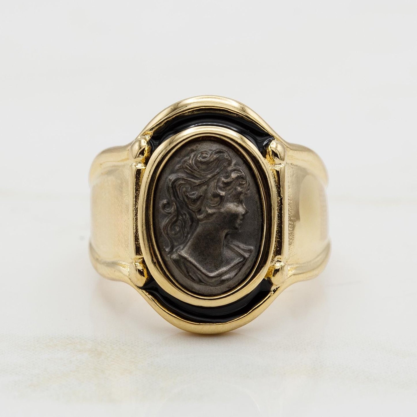 Women's Vintage Cameo Ring 18k Gold Electroplated Hand-Painted Black Oxidized Victorian Lady Face Jewelry Antique Rings Jewelry for Women