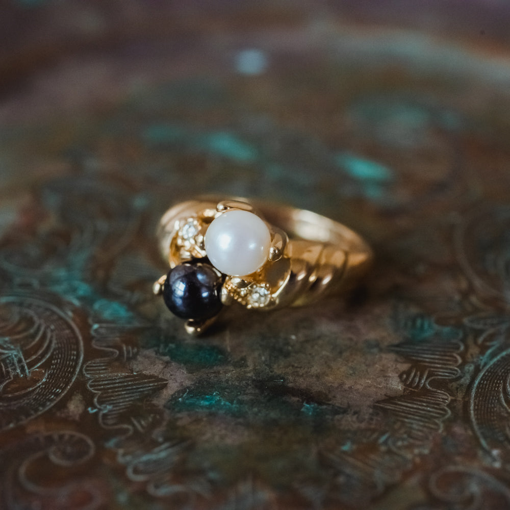 Vintage Ring Black and White Pearl with Crystal Ring 18k Gold