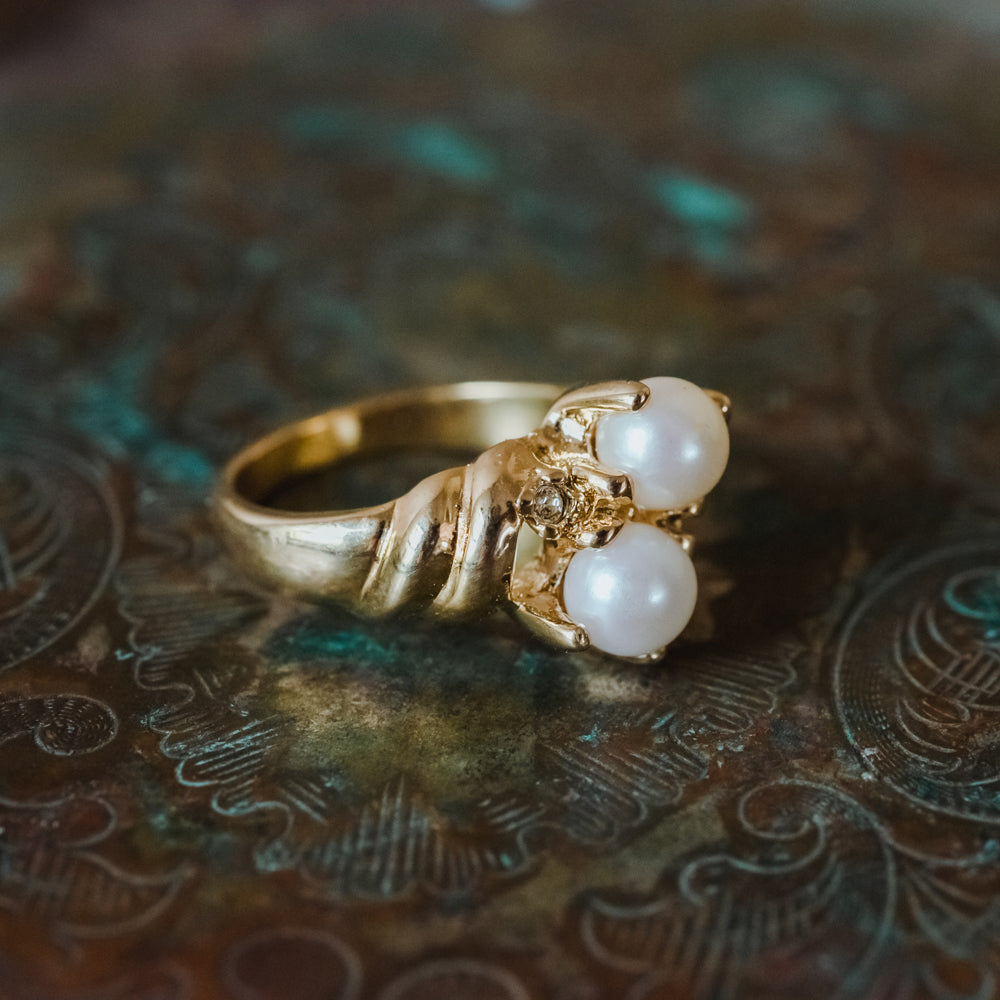 Vintage White Pearl and Austrian Crystal Ring 18k Yellow Gold Electroplated Made in USA