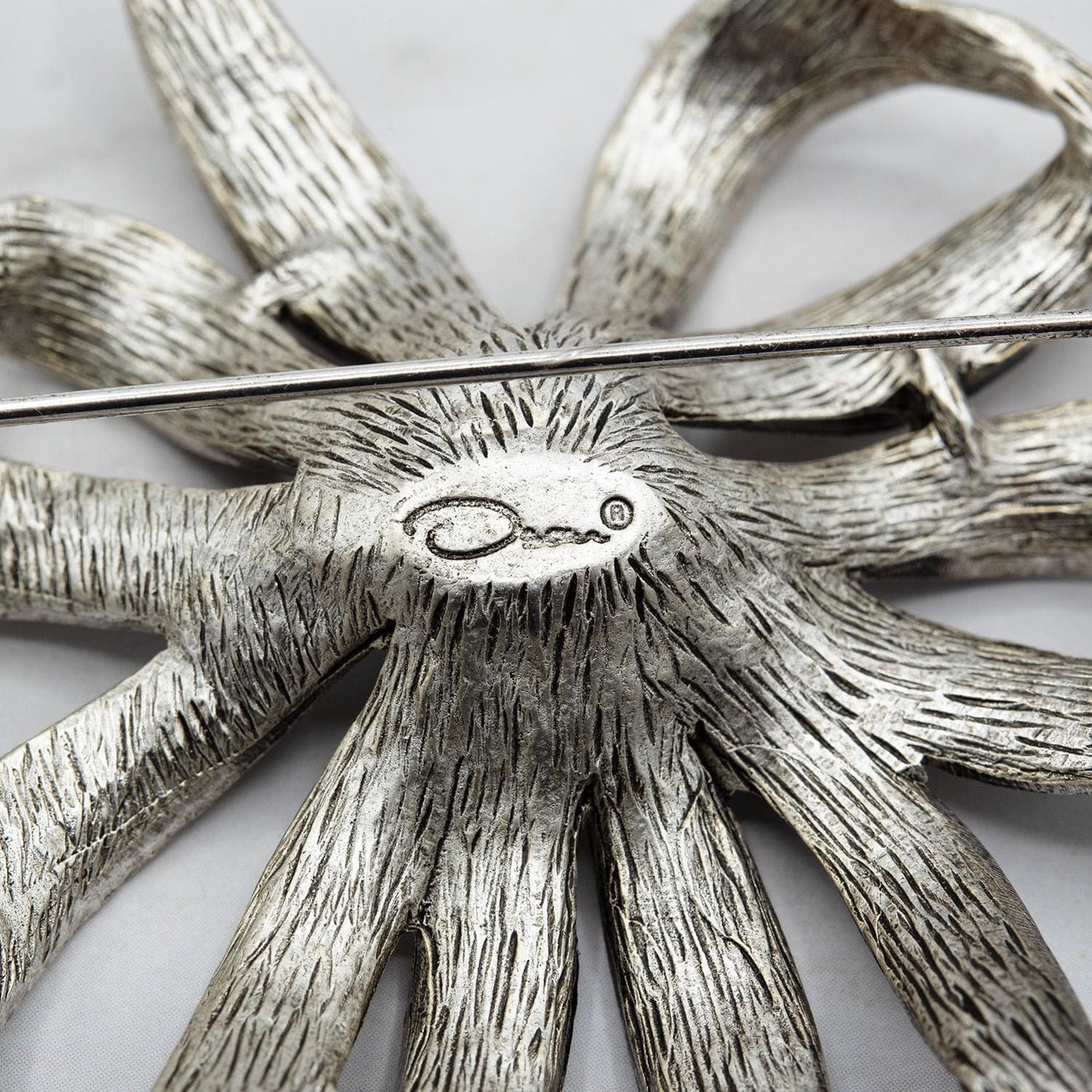 Oscar de la Renta Vintage Large Flower Brooch Silver Designer Flower Pin Womens Antique Lapel Pins