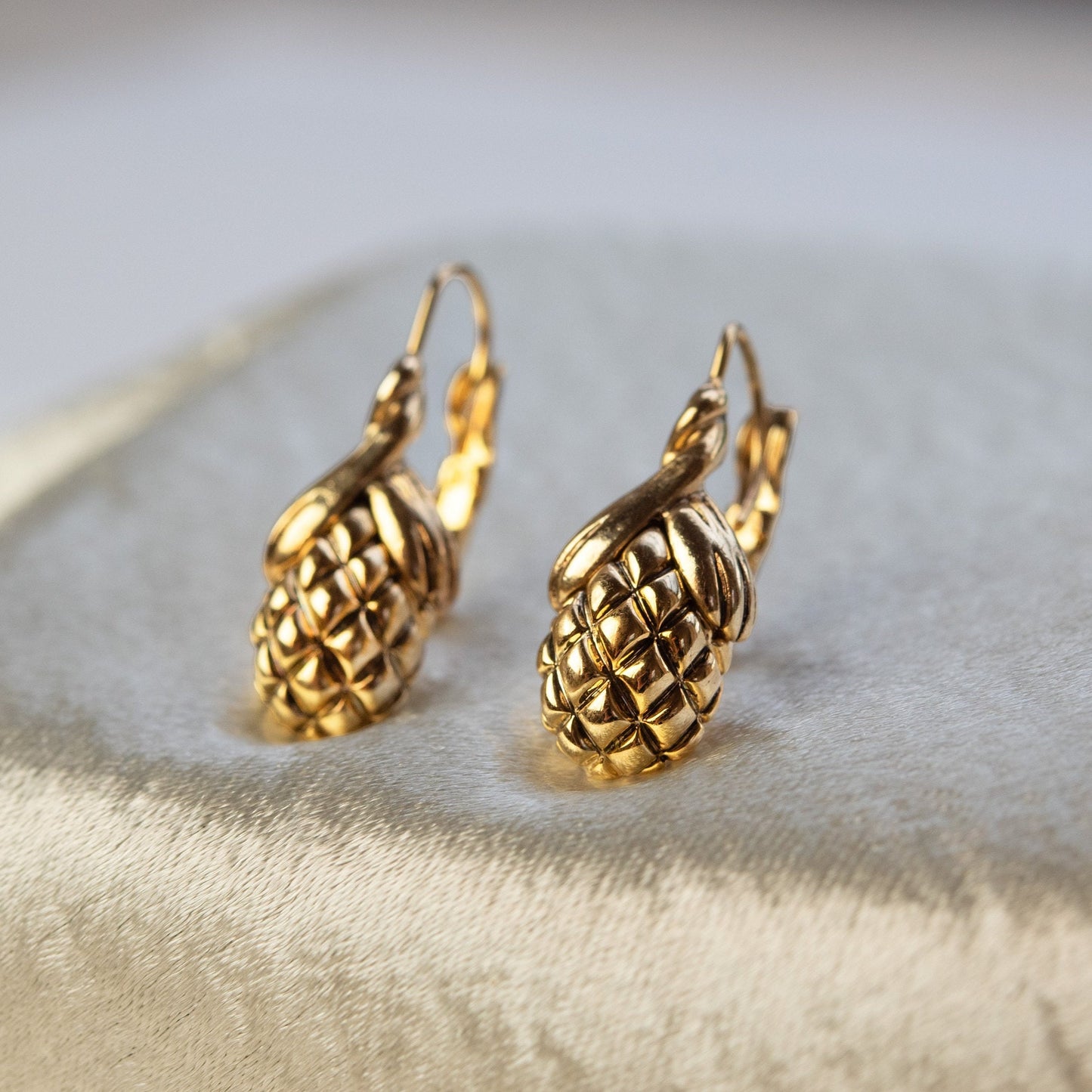 Oscar de la Renta Vintage Drop Earrings Gold Plated Women's Vintage Designer Earrings