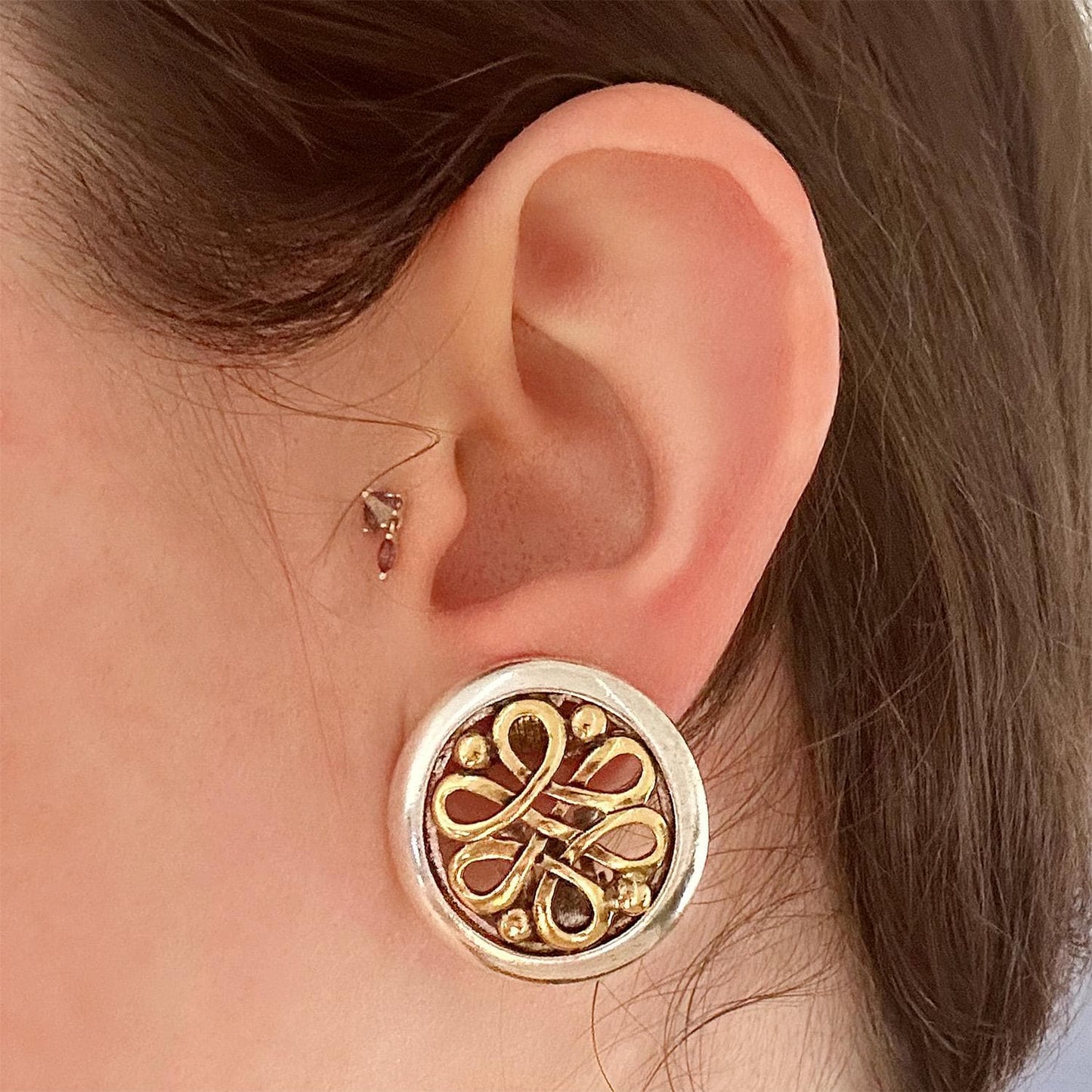 Womens Vintage Oscar de la Renta Clip Earrings Gold Silver Swirl Round Button Earrings Designer Vintage Antique Fashion Jewelry Gift for Mom