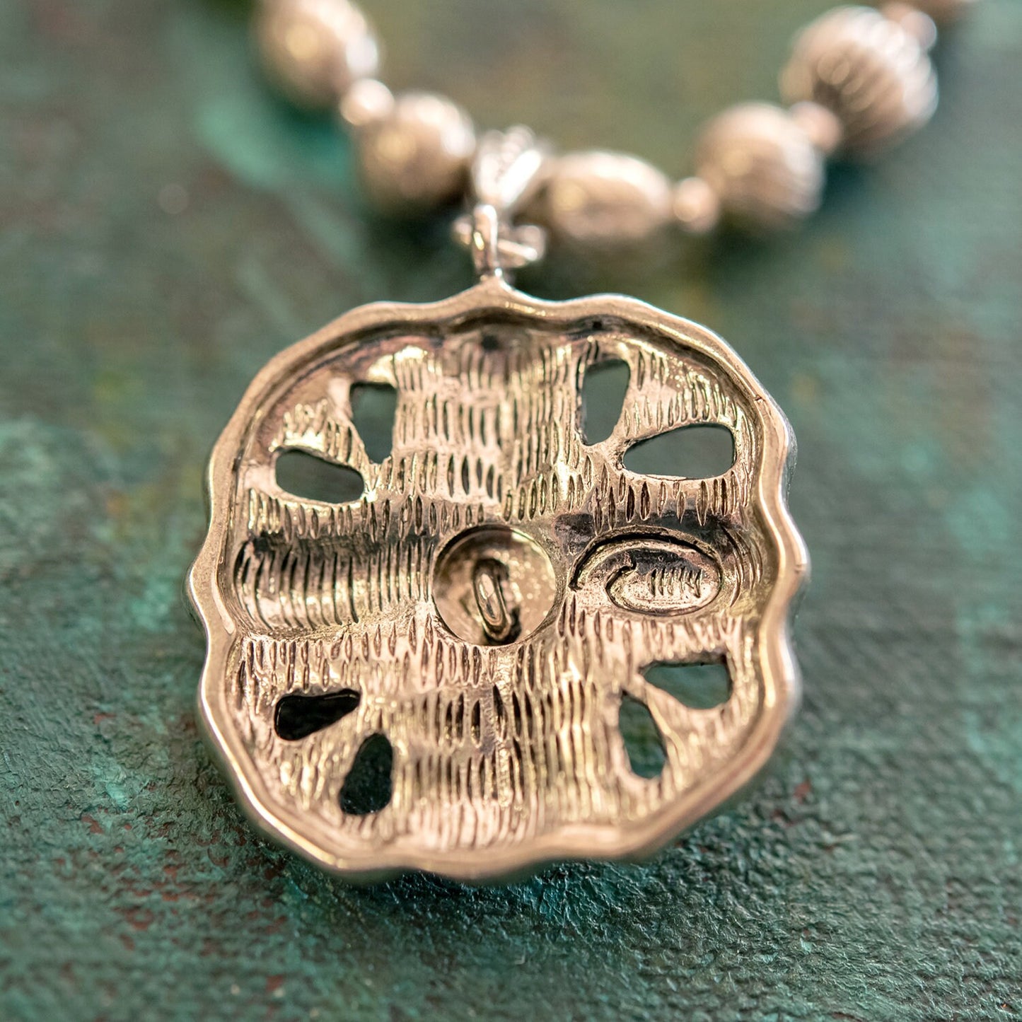 Vintage Oscar De La Renta 16 Inch Antiqued White Gold Plated Pendant Necklace