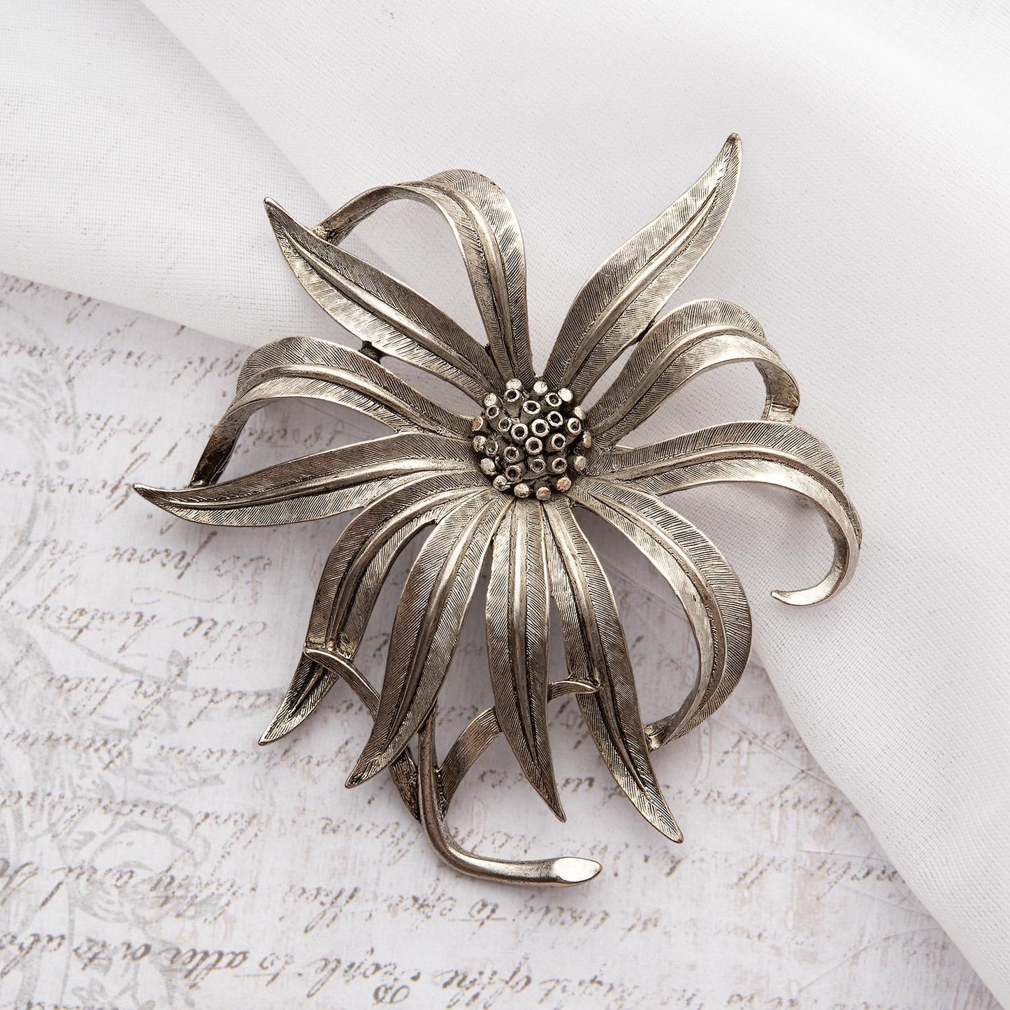 Oscar de la Renta Vintage Large Flower Brooch Silver Designer Flower Pin Womens Antique Lapel Pins