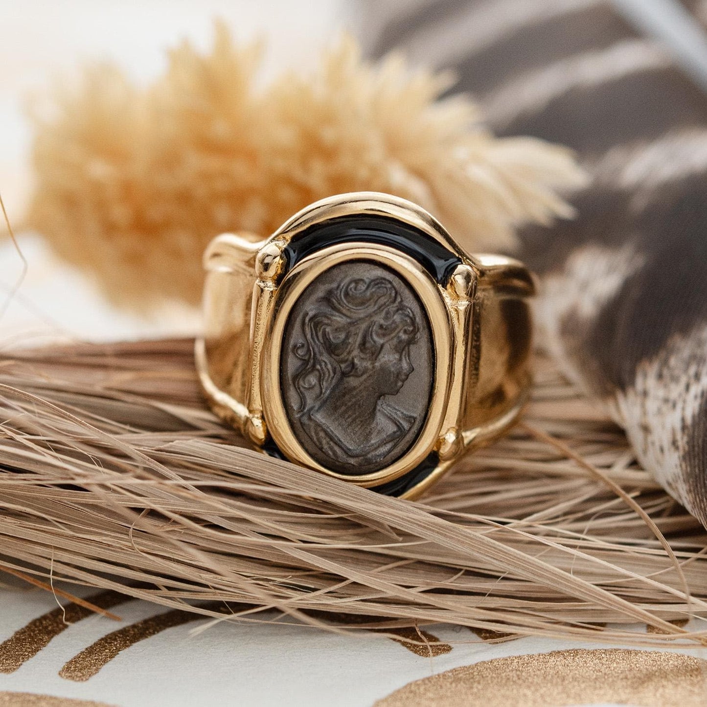 Women's Vintage Cameo Ring 18k Gold Electroplated Hand-Painted Black Oxidized Victorian Lady Face Jewelry Antique Rings Jewelry for Women