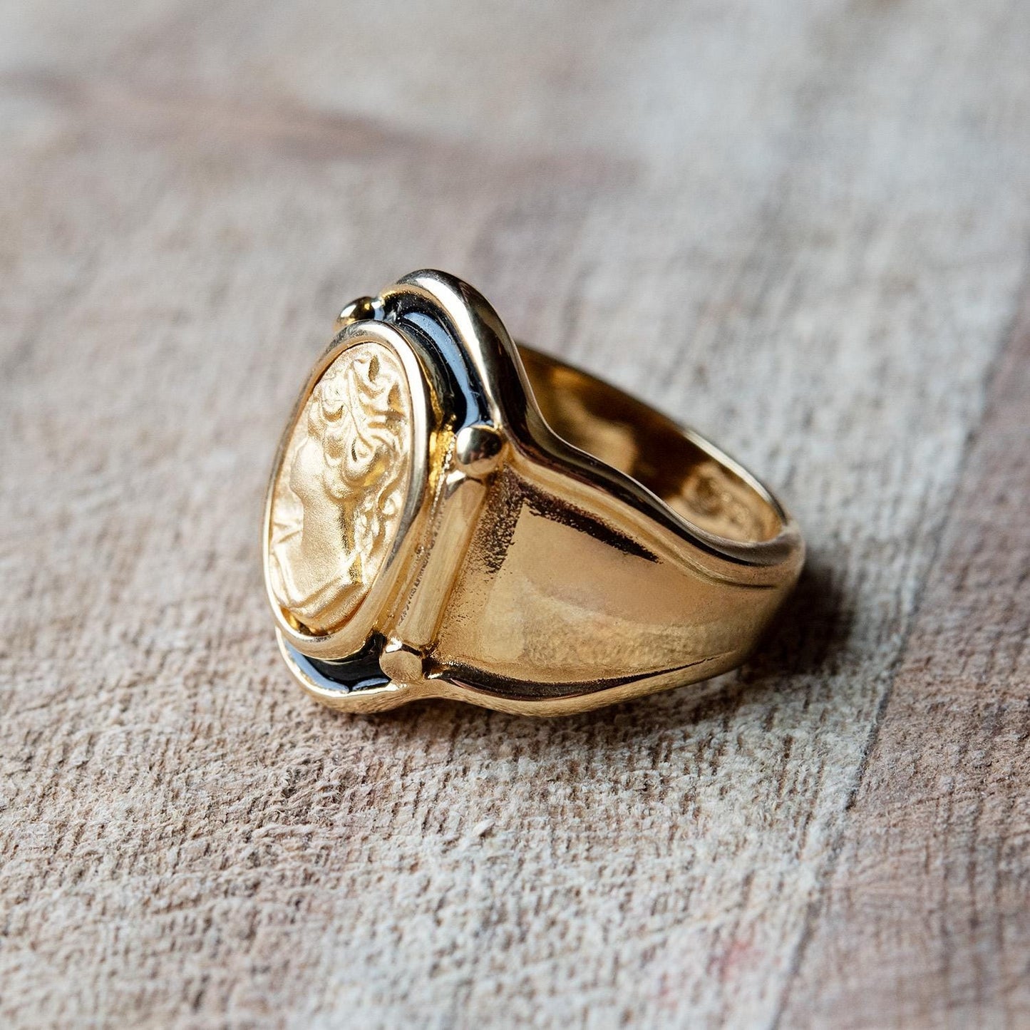 Women's Vintage Cameo Ring 18k Gold Electroplated Hand-Painted Black Epoxy Rings Victorian Lady Face Jewelry Antique Rings Jewelry for Women