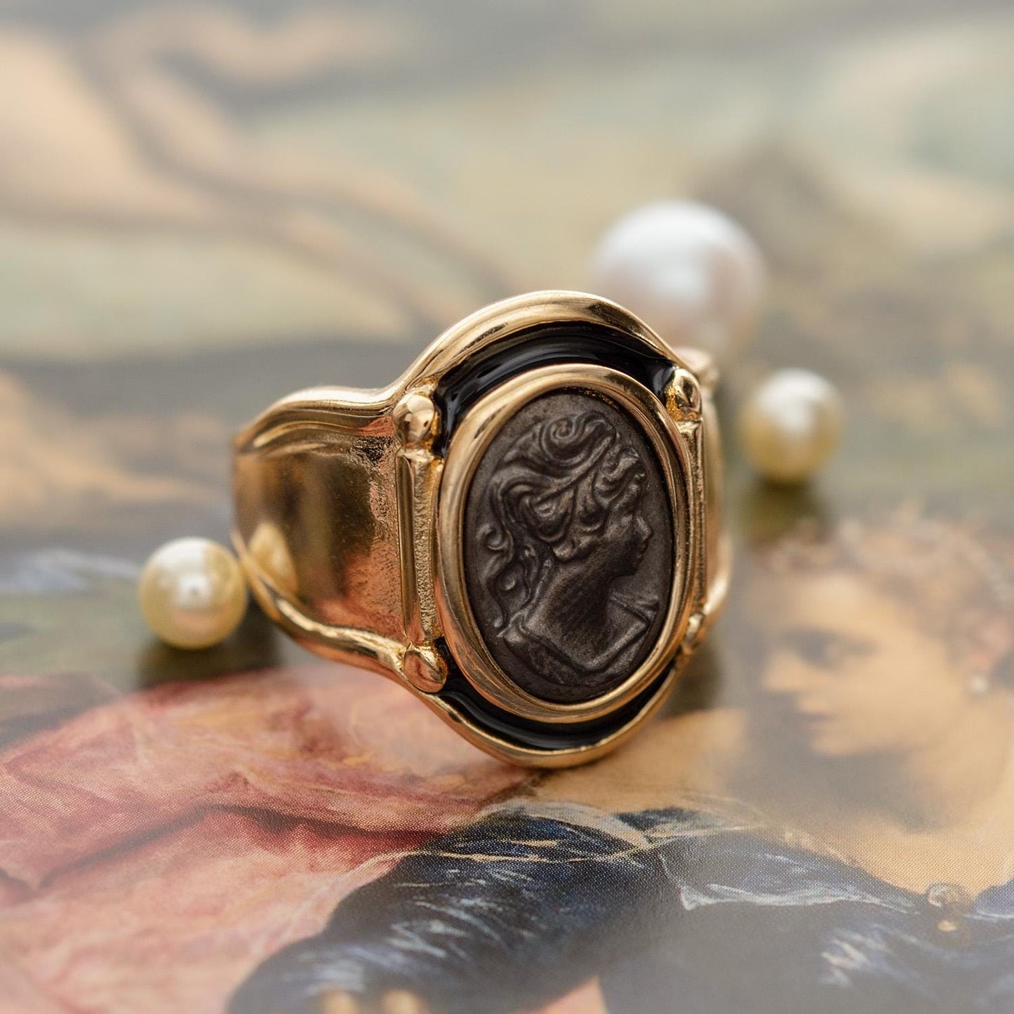 Women's Vintage Cameo Ring 18k Gold Electroplated Hand-Painted Black Oxidized Victorian Lady Face Jewelry Antique Rings Jewelry for Women