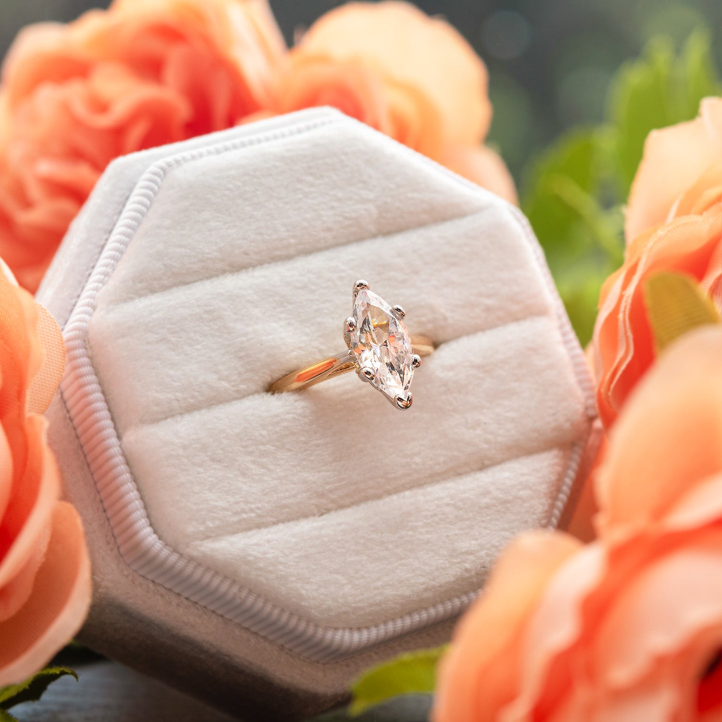 Vintage Ring Clear Cubic Zirconia Engagement Style Ring Antique Womans Jewelry 18k Gold Size: 7