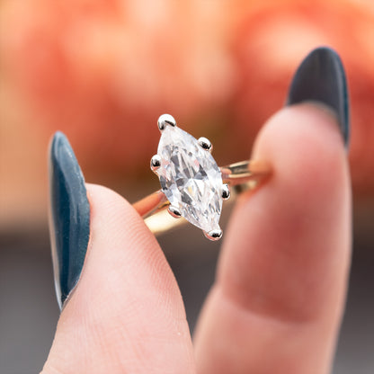 Vintage Ring Clear Cubic Zirconia Engagement Style Ring Antique Womans Jewelry 18k Gold Size: 7