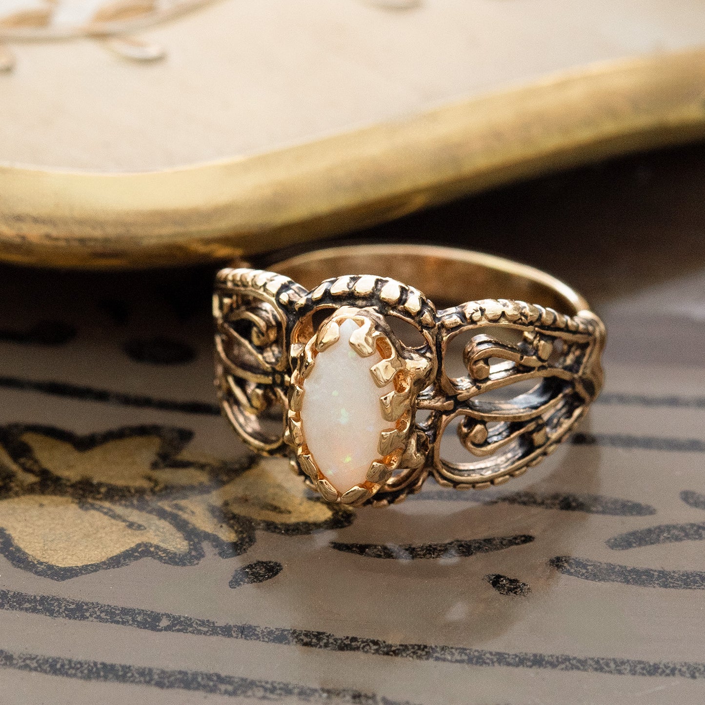Vintage Ring Genuine Stone Opal or Onyx Cocktail Ring Antique Opals 18k Gold