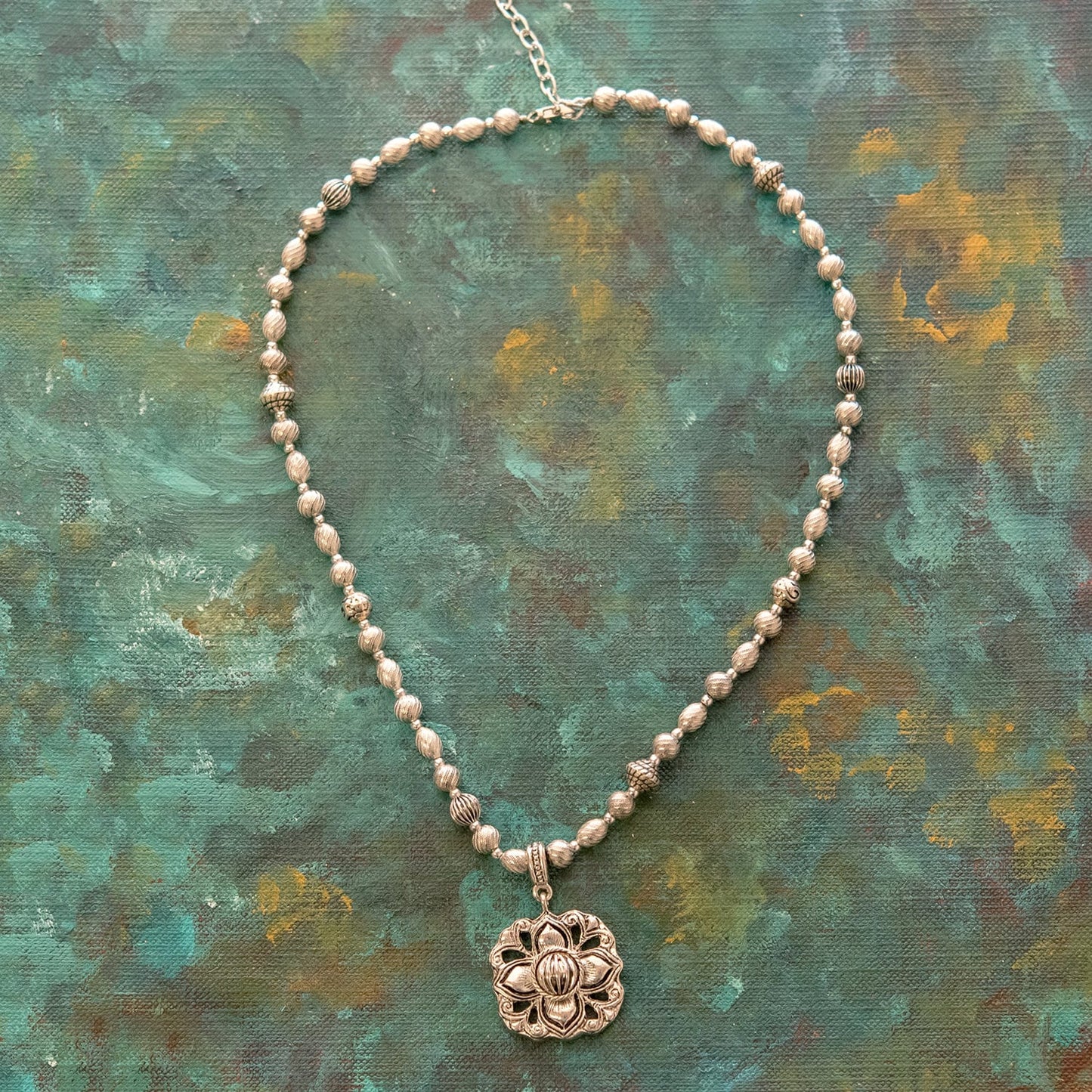 Vintage Oscar De La Renta 16 Inch Antiqued White Gold Plated Pendant Necklace