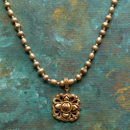 Vintage Oscar De La Renta 16 Inch Antiqued Gold Tone Pendant Necklace #OSN-438-Y