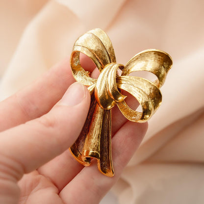 Vintage Oscar de la Renta Bow Brooch Yellow Gold Plated Designer Pin for Women