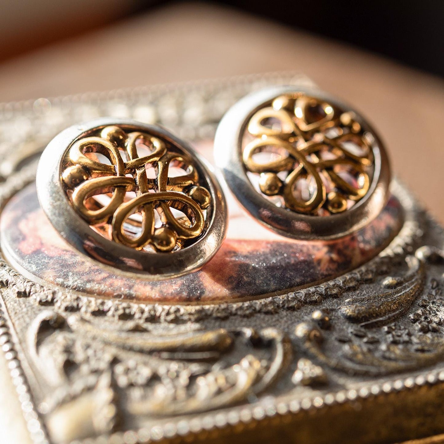 Womens Vintage Oscar de la Renta Clip Earrings Gold Silver Swirl Round Button Earrings Designer Vintage Antique Fashion Jewelry Gift for Mom