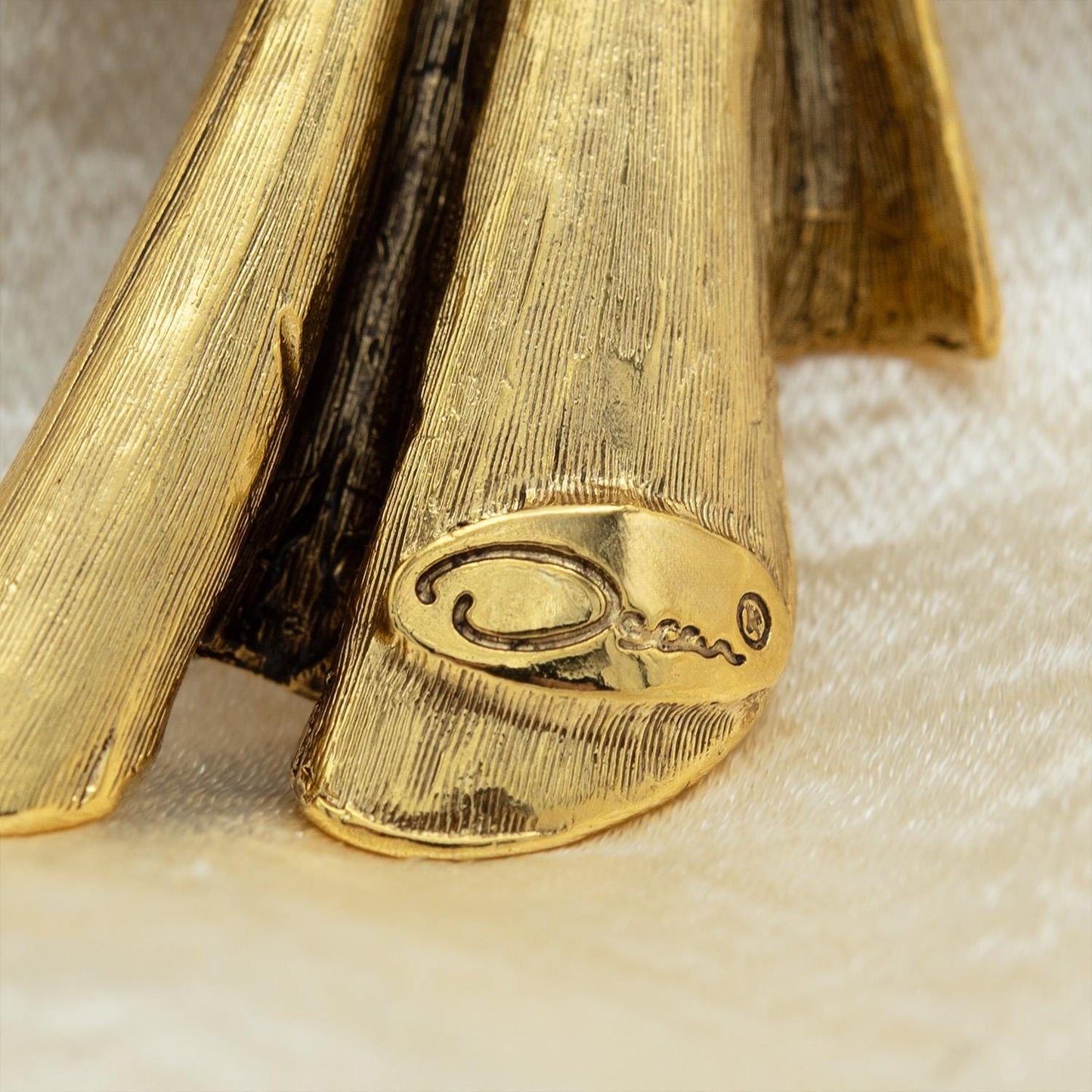 Vintage Oscar de la Renta Bow Brooch Yellow Gold Plated Designer Pin for Women