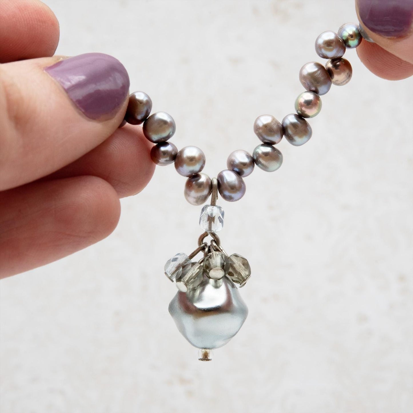 Vintage Oscar De La Renta Beautiful Freshwater Pearls and Crystal Pendant Necklace Jewelry for Women Bridal Necklace Designer Gray Pearls