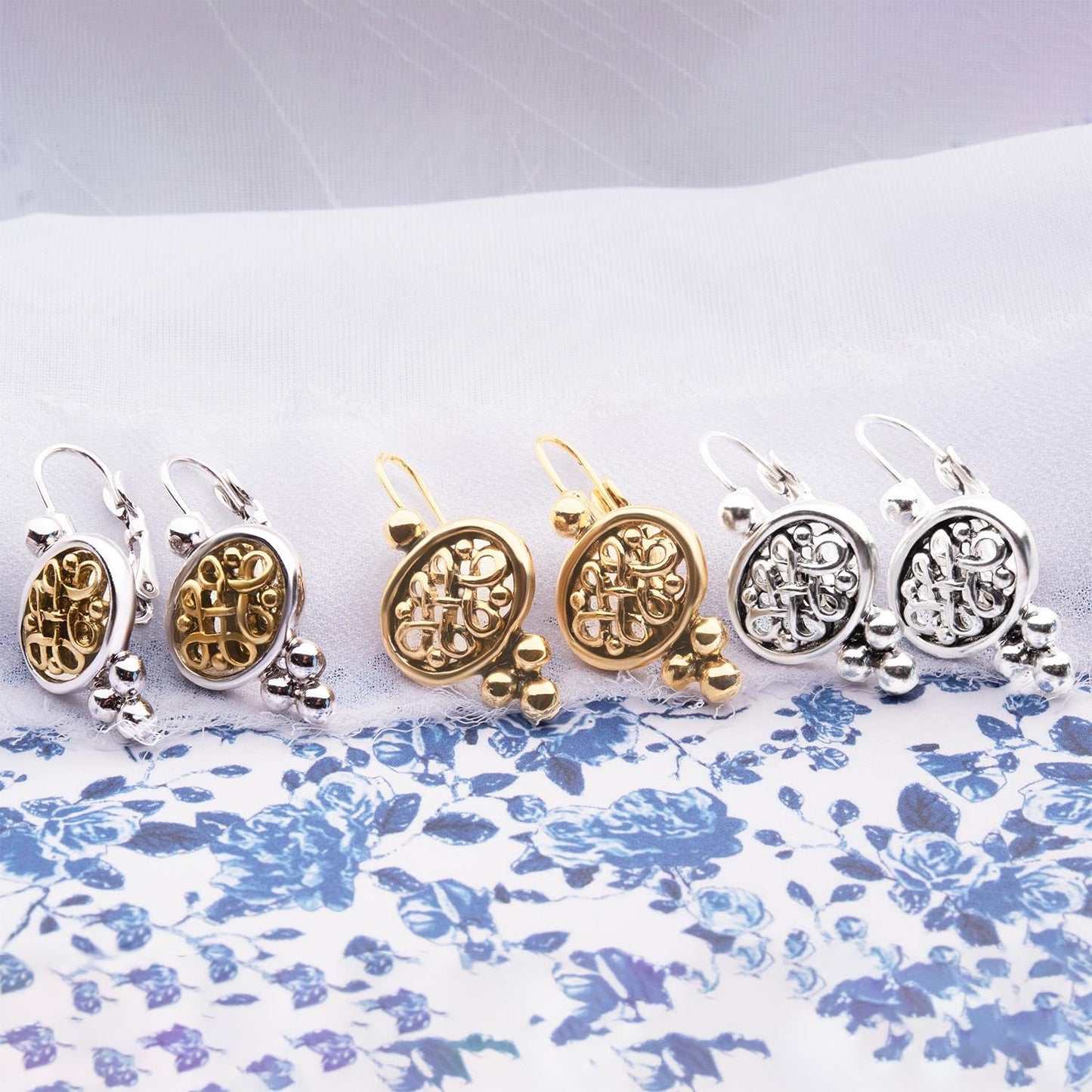 Womens Vintage Oscar De La Renta Dangle Earrings Yellow & White Gold Plated Filigree Lever Backs Women's Jewelry Small Designer Drop Earring