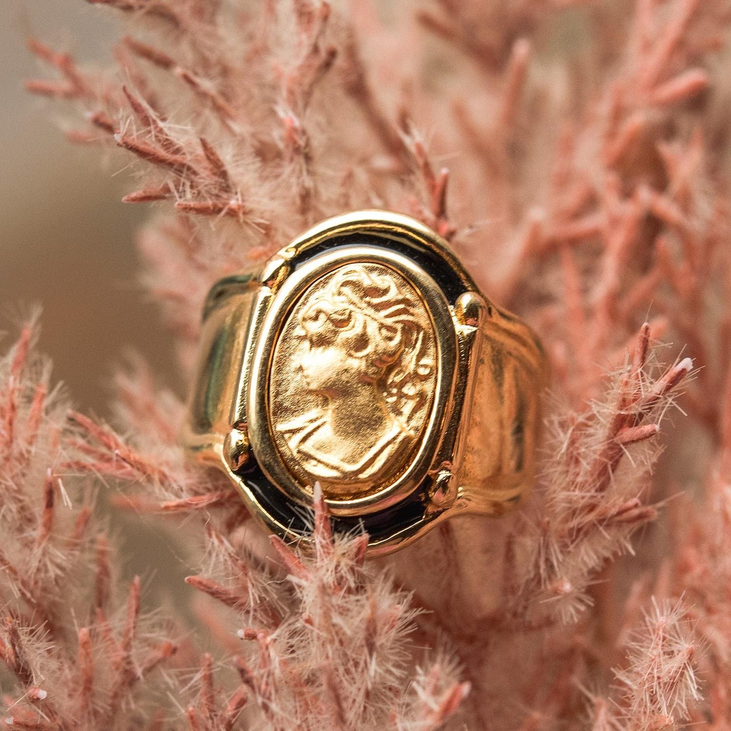 Women's Vintage Cameo Ring 18k Gold Electroplated Hand-Painted Black Epoxy Rings Victorian Lady Face Jewelry Antique Rings Jewelry for Women