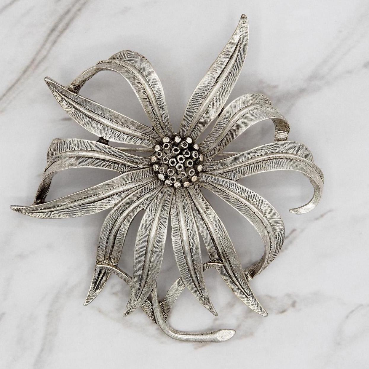 Oscar de la Renta Vintage Large Flower Brooch Silver Designer Flower Pin Womens Antique Lapel Pins