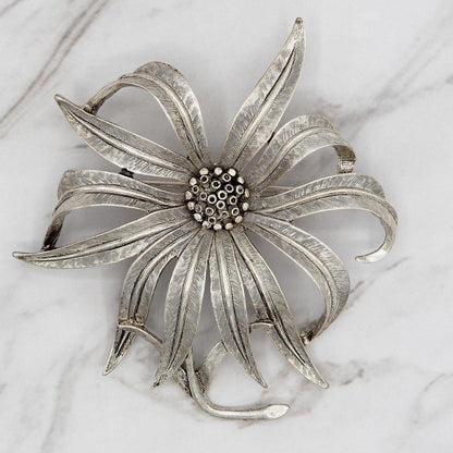 Oscar de la Renta Vintage Large Flower Brooch Silver Designer Flower Pin Womens Antique Lapel Pins