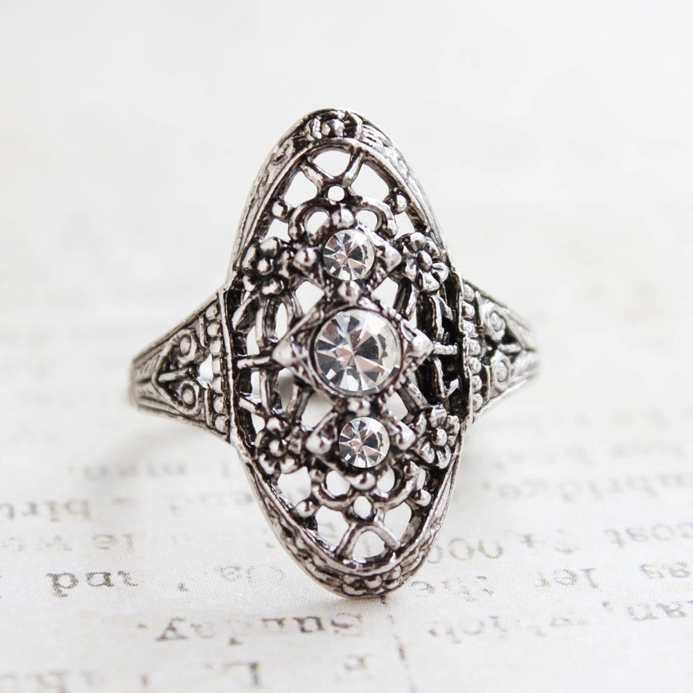 Vintage Antiqued 18k White Gold Electroplated Filigree Ring with Clear Austrian Crystals Size 7