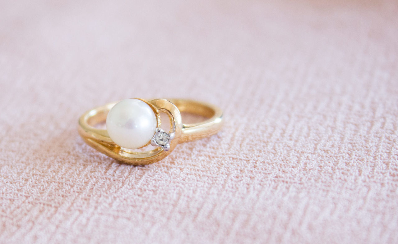 A Vintage Ring Cultured Pearl 18k Gold Plated Ring with Clear Swarovski Crystal Accent Statement Cocktail Jewelry #R1447 - Limited Stock Size: 10