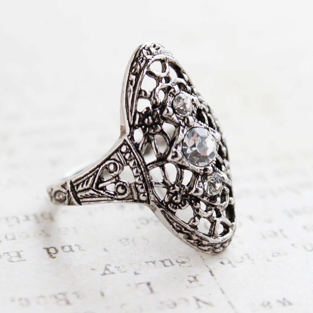 Vintage Antiqued 18k White Gold Electroplated Filigree Ring with Clear Austrian Crystals Size 7