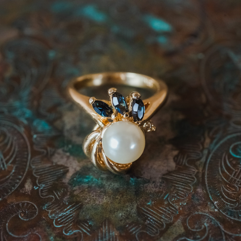 Vintage Ring 1970s Faux Pearl with Sapphire Swarovski Crystals 18kt Gold Jewelry for Women R3025 Size: 9