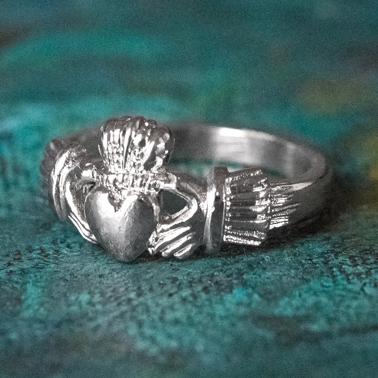 Handcrafted Vintage 18kt White Gold Electroplated Irish Claddagh Ring Made in USA Size: 7