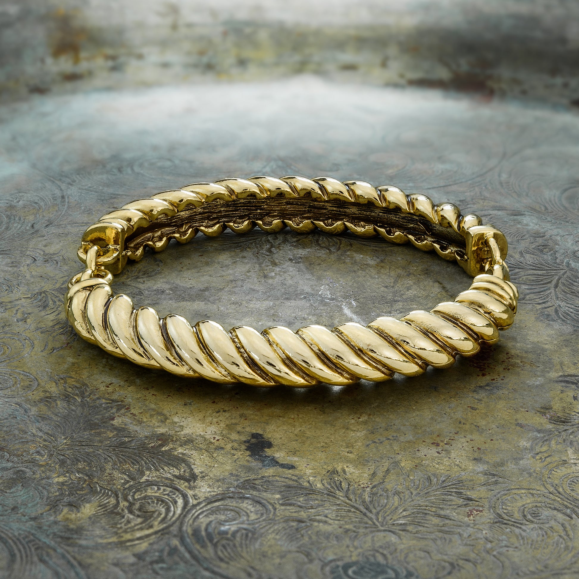 vintage-oscar-de-la-renta-gold-tone-eight-inch-scallop-bar-link-bracelet