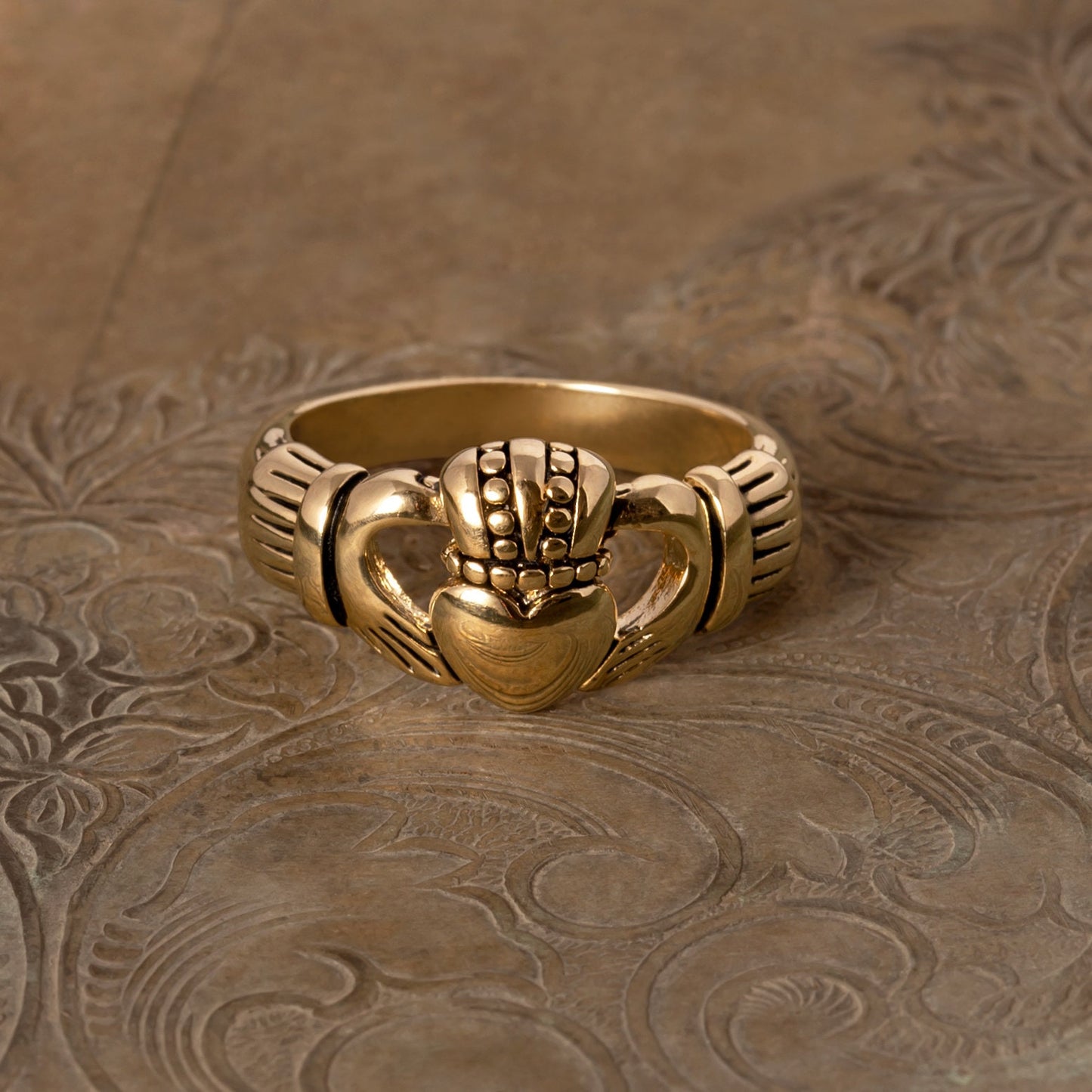irish jewelry-claddagh ring-gold celtic