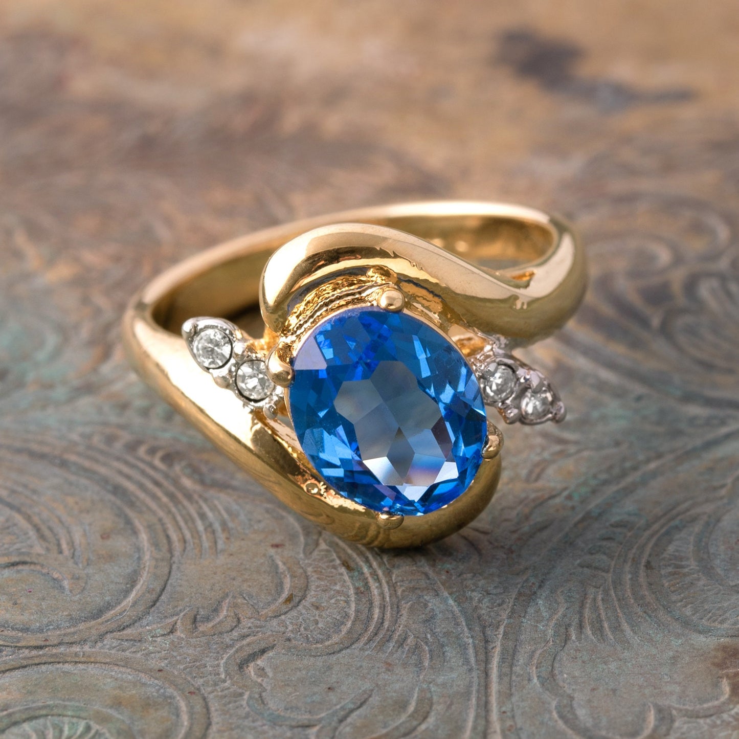 blue topaz ring-december birthstone-cocktail ring-sapphire blue crystal