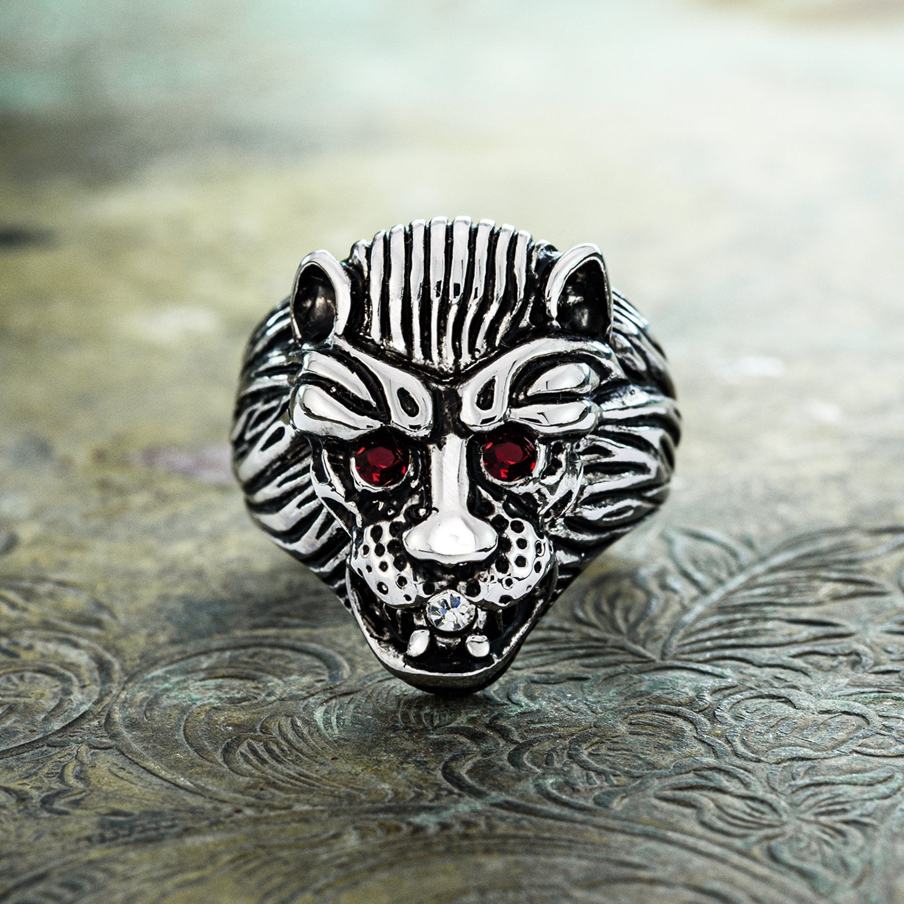 vintage-zodiac-lion-ring-ruby-Austrian-crystals-white-gold-plated