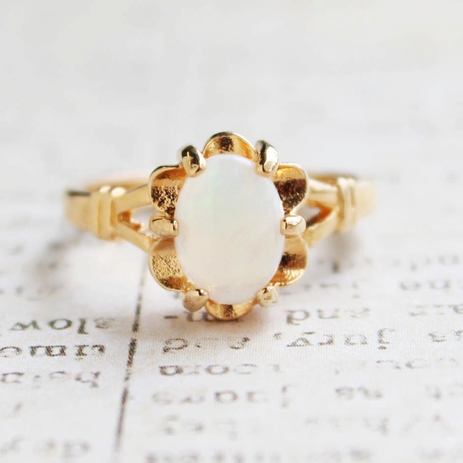 Vintage Ring 1970s Genuine Jelly Opal Solitaire Ring Flower Antique Opals Rings Jewelry 18k Gold October Birthstone Vintage Womens #R555