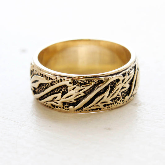 Vintage Ring 18k Antiqued Yellow Gold Carved Leaf Design Ring Band