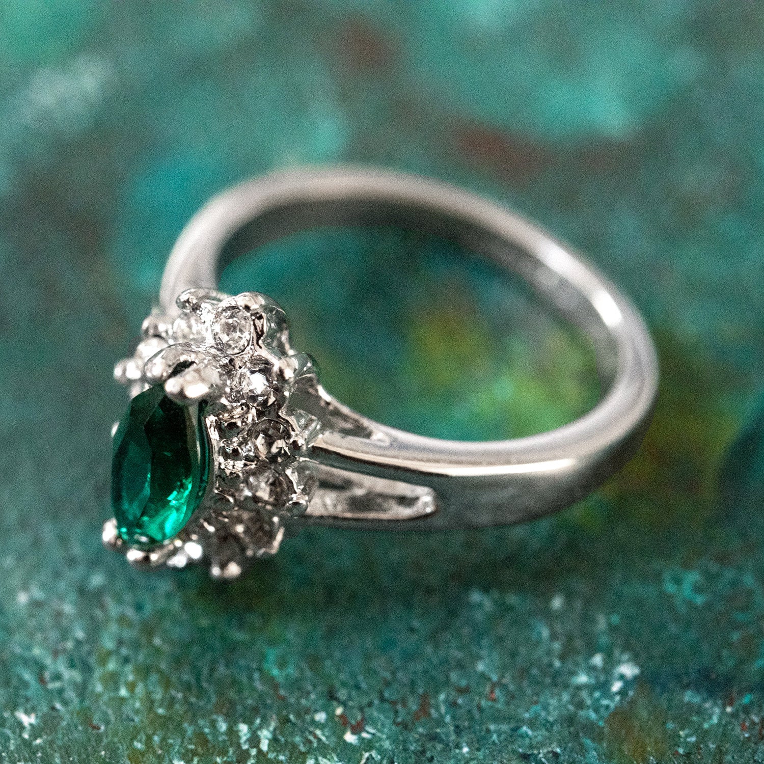Vintage Ring Emerald and Clear Swarovski Crystals 18kt White Gold Silver  R1314 - Limited Stock - Never Worn