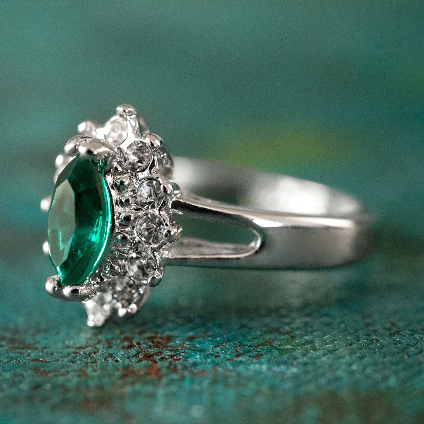 Vintage Ring Emerald and Clear Swarovski Crystals 18kt White Gold Silver  R1314 - Limited Stock - Never Worn