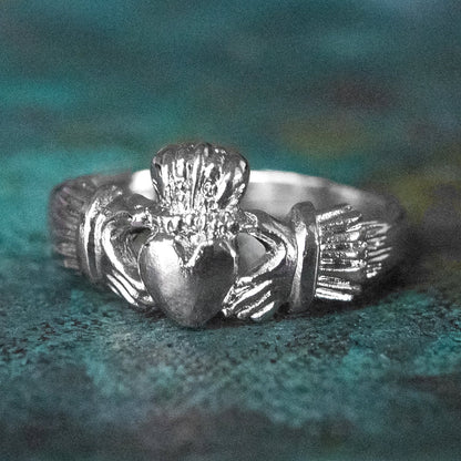 Handcrafted Vintage Ring 18k White Gold Silver Irish Claddagh Ring R1722 Size: 7
