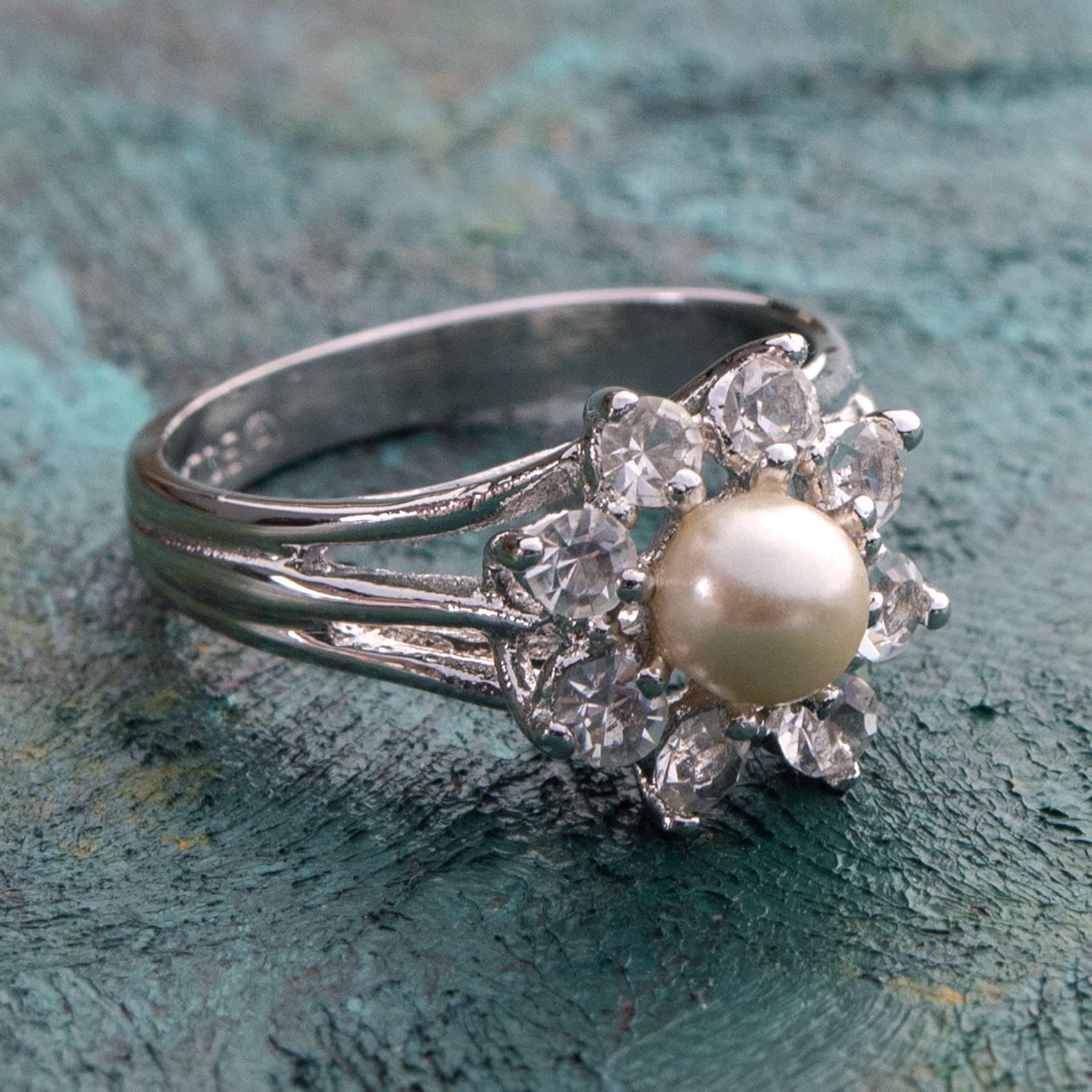 Vintage Ring Pearl and Clear Crystal Ring Genuine Rhodium Plated R1875 - Limited Stock - Never Worn