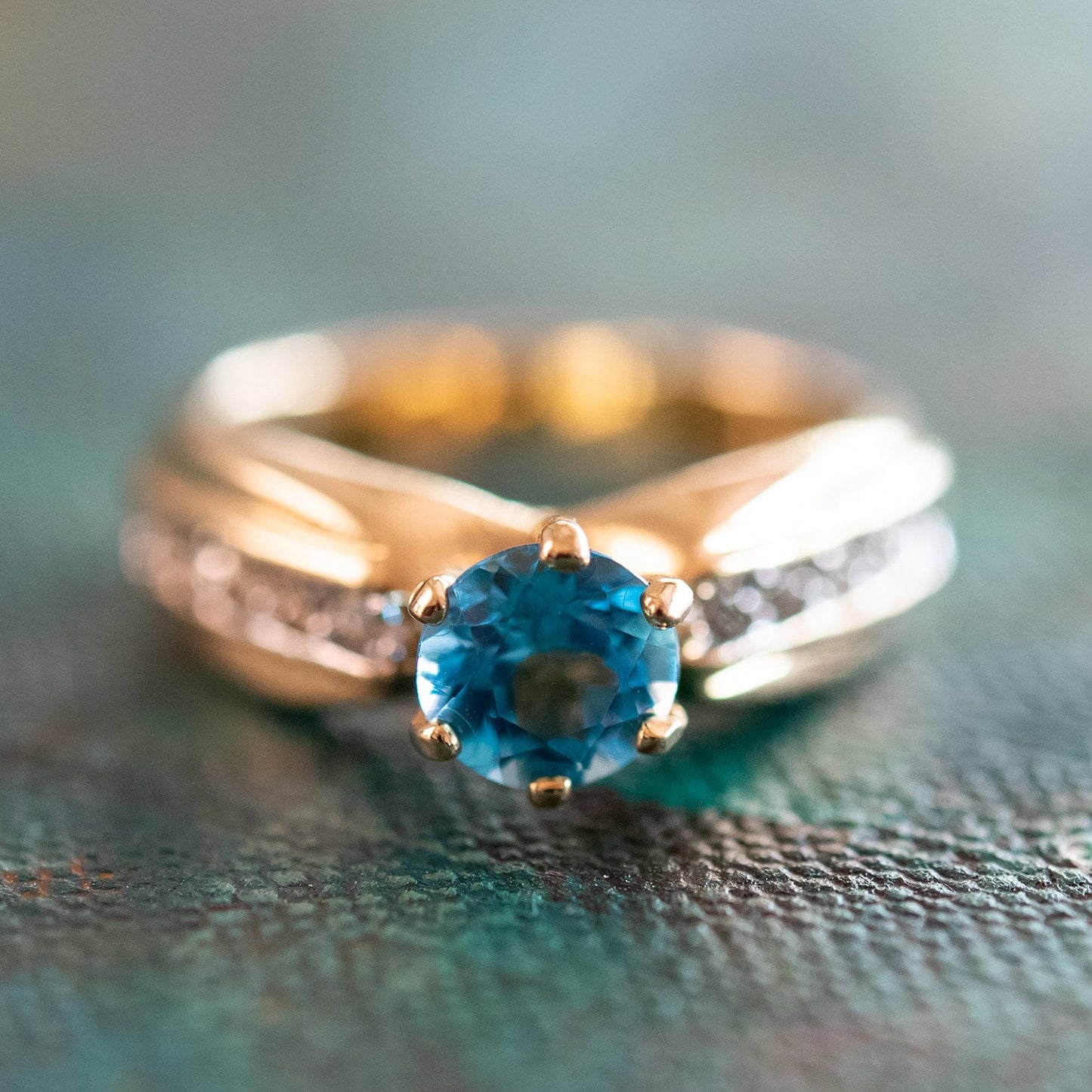 Vintage Ring Genuine Blue Topaz and Clear Swarovski Crystals 18kt Gold Plated R2736 Size: 7