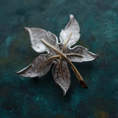 Oscar de la Renta Vintage Gold and Silver Leaf Pin Brooch OSP-LEAF