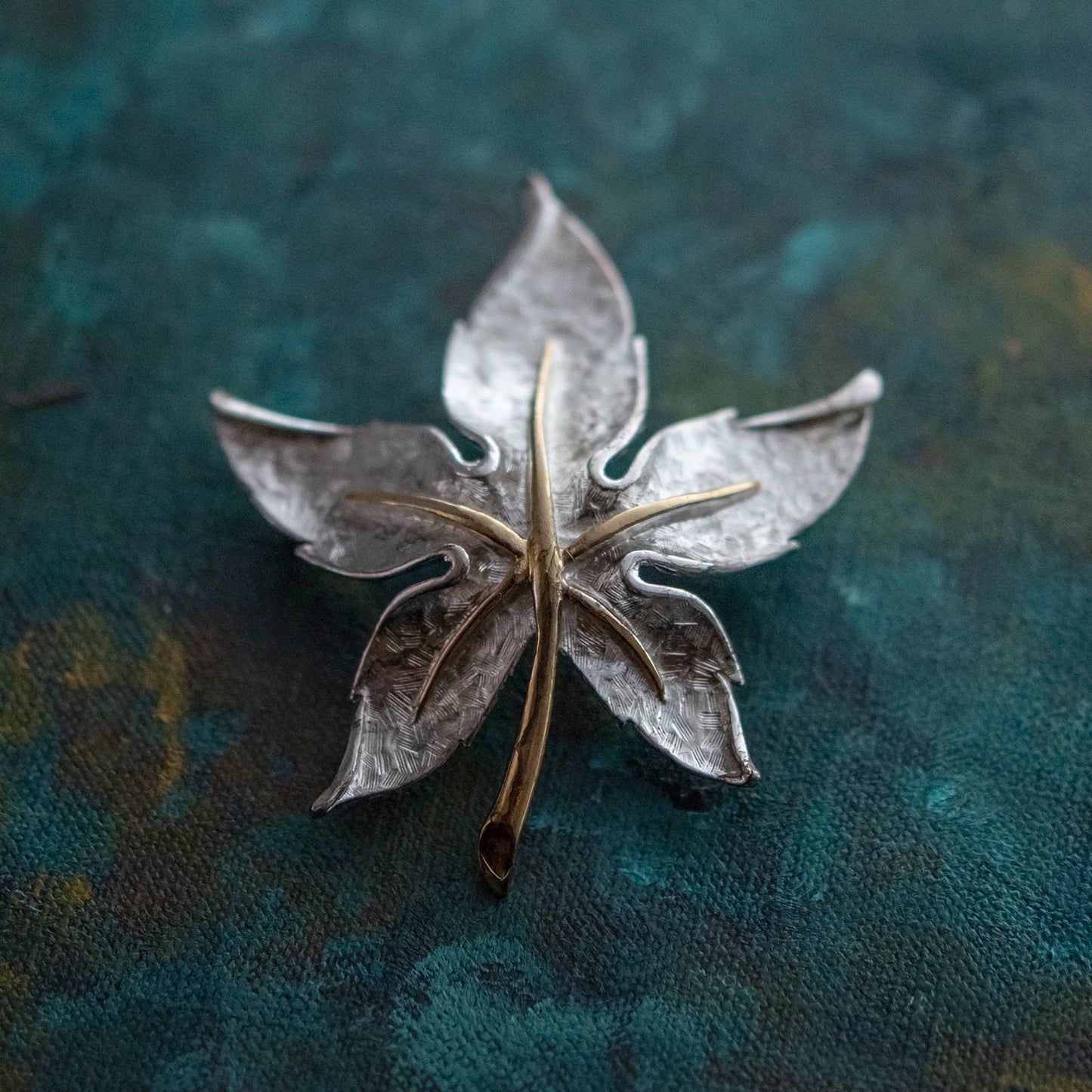 Oscar de la Renta Vintage Gold and Silver Leaf Pin Brooch OSP-LEAF