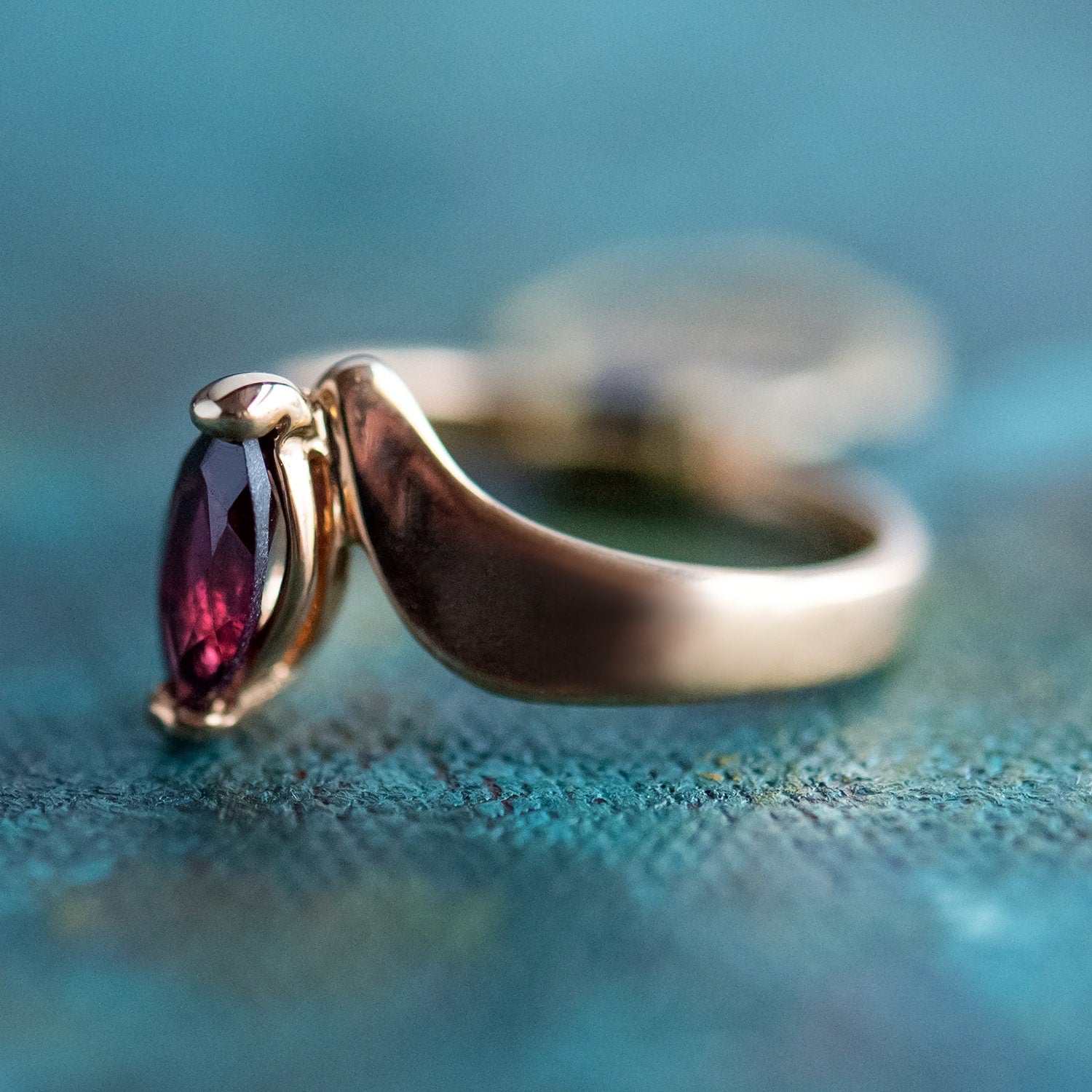 Vintage gold garnet on sale ring