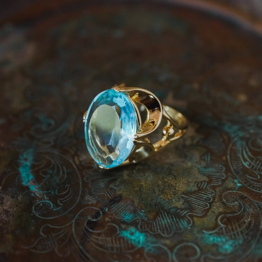 A Vintage Ring 1970s Cocktail Ring with Rose Swarovski Crystal 18k ...